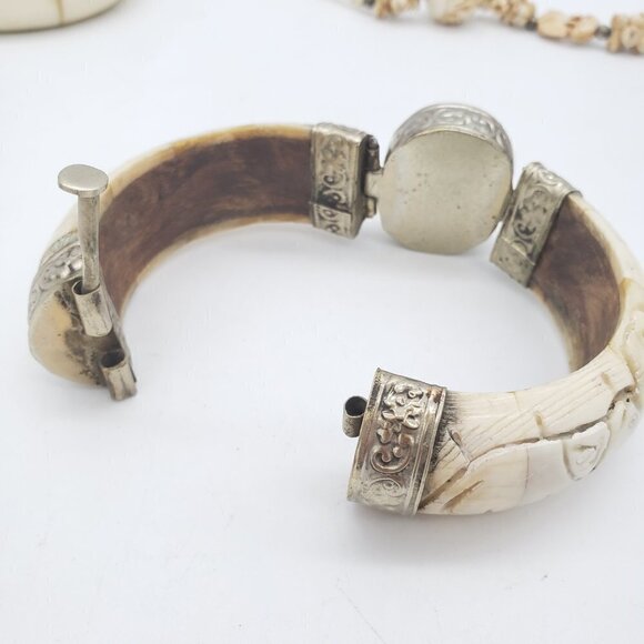 Lot of Vintage Carved Bone or Plastic Necklaces and Bracelets from India? - Picture 15 of 15